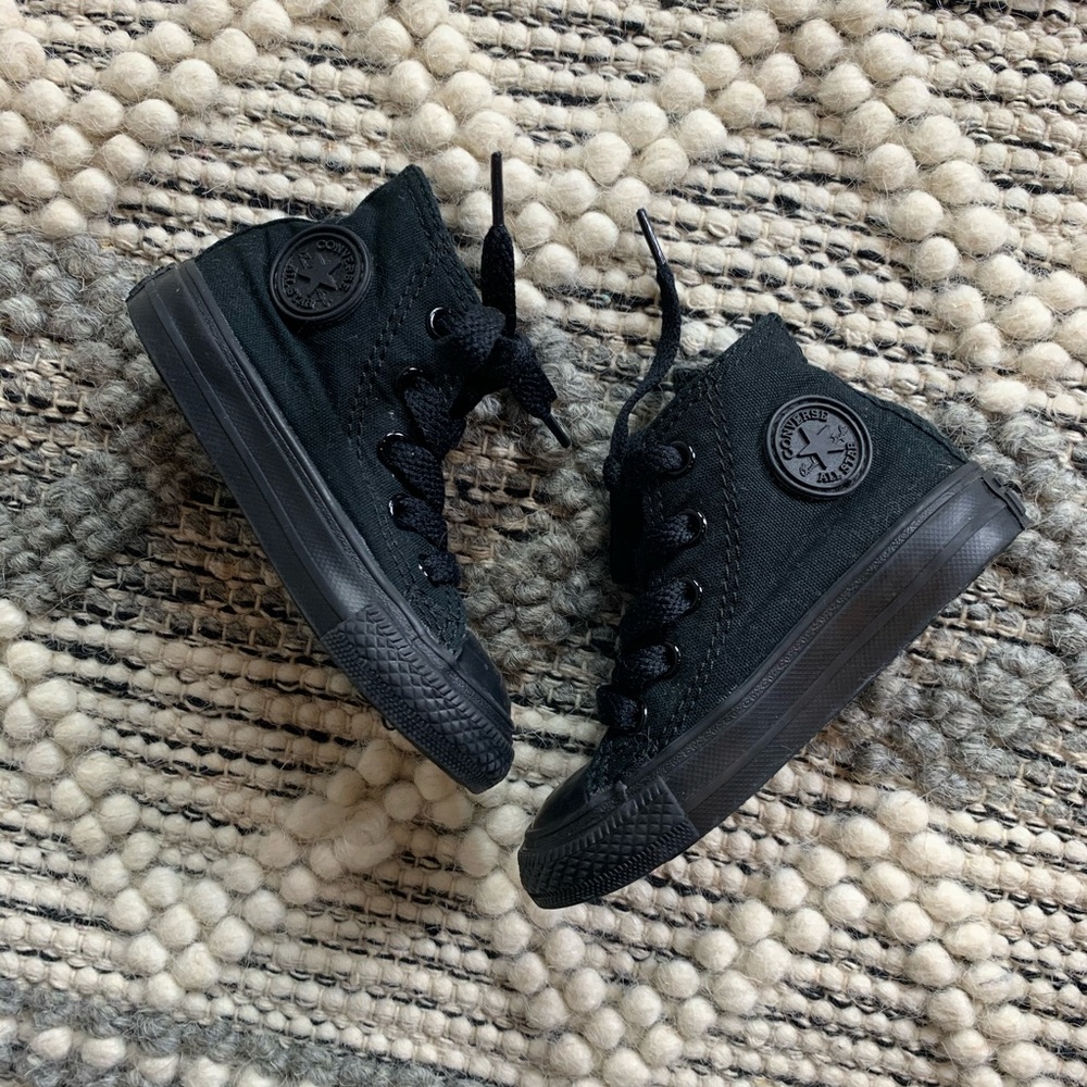CONVERSE HIGH TOPS TODDLER SIZE 5